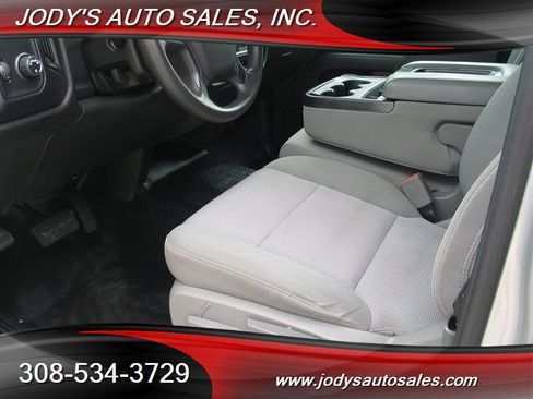 Used 2018 Chevrolet Silverado 1500 W/T w/ Trailering Package RWD image 4