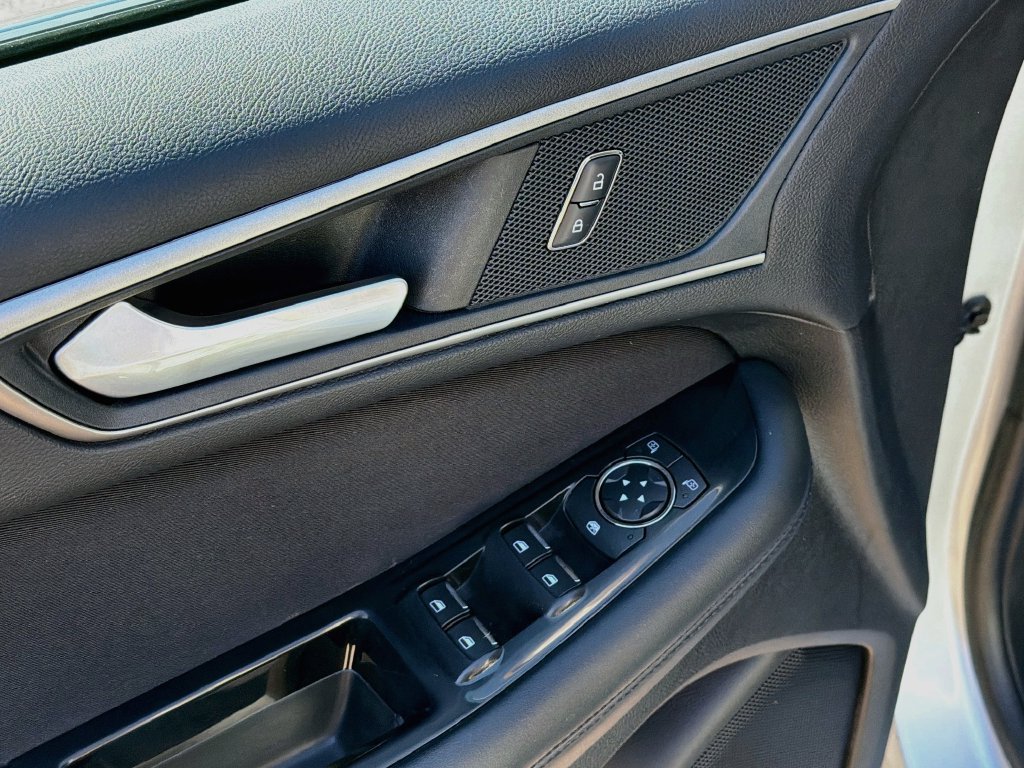 Used 2017 Ford Edge SEL FWD image 19