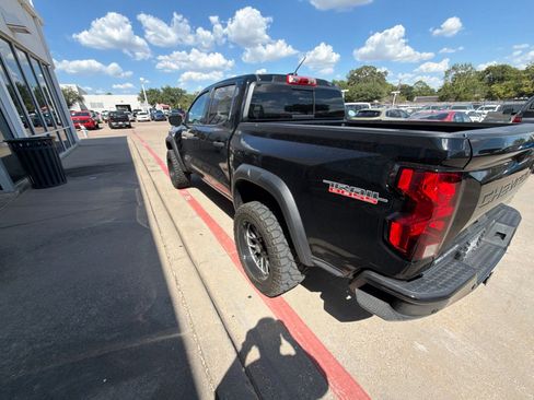 Used 2025 Chevrolet Colorado Trail Boss AWD/4WD image 6