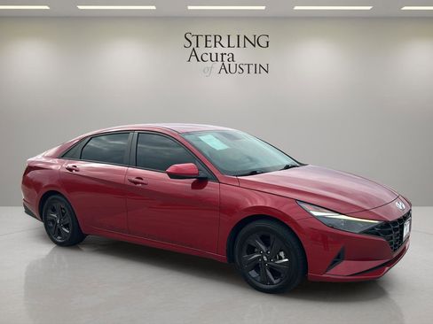 Used 2022 Hyundai Elantra SEL image 3