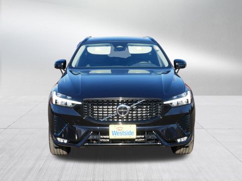 Used 2025 Volvo XC60 B5 Plus image 2