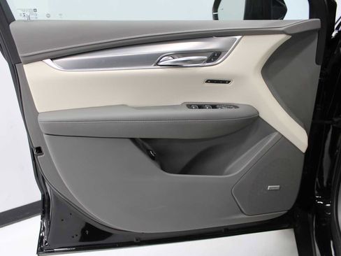 Certified 2022 Cadillac XT5 Premium Luxury image 12