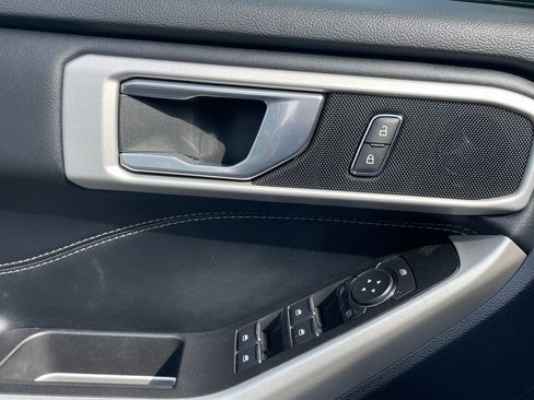 Used 2022 Ford Explorer XLT image 30