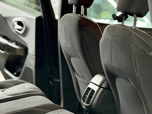 Used 2015 Jeep Cherokee Latitude image 9