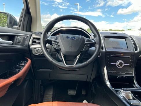 Used 2019 Ford Edge Titanium w/ Equipment Group 301A AWD/4WD image 39