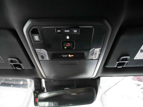 Used 2025 Toyota Tacoma SR5 AWD/4WD image 18