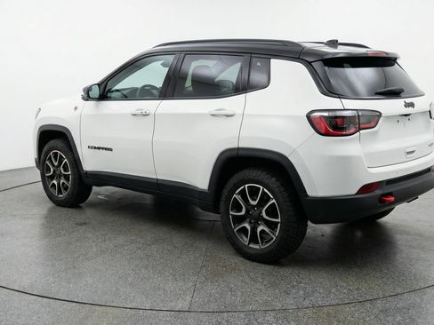 Used 2025 Jeep Compass Trailhawk AWD/4WD image 6