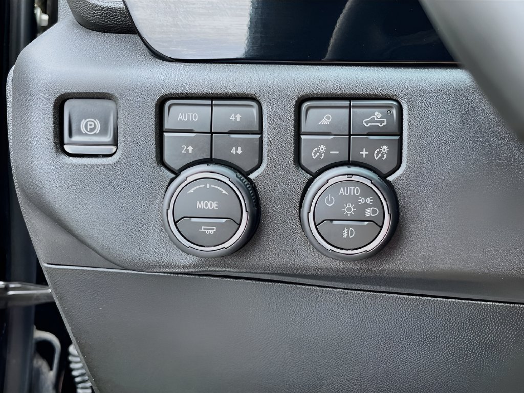 Used 2026 Chevrolet Silverado 1500 LTZ AWD/4WD image 10