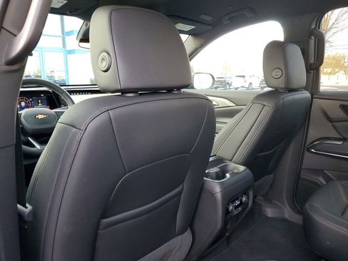 Used 2025 Chevrolet Traverse LT w/ Driver Confidence Package image 28