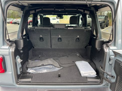 Used 2025 Jeep Wrangler Sahara w/ Safety Group image 18