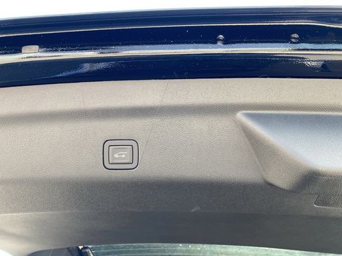 New 2025 Chevrolet Suburban Premier image 28