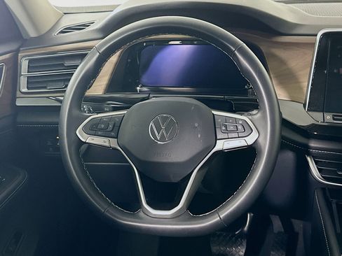 Used 2025 Volkswagen Atlas SE image 18