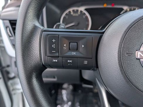 Used 2022 Nissan Rogue SV AWD/4WD image 11