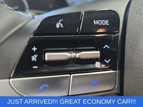Used 2025 Hyundai Elantra SEL w/ Cargo Package FWD image 17
