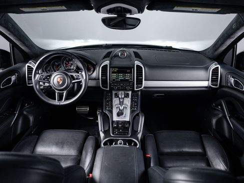 Used 2016 Porsche Cayenne Turbo AWD/4WD image 64