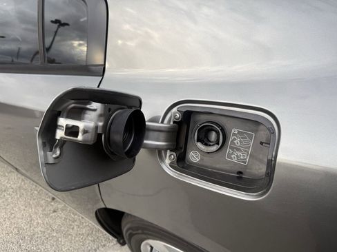 Used 2012 Dodge Charger SE RWD image 19