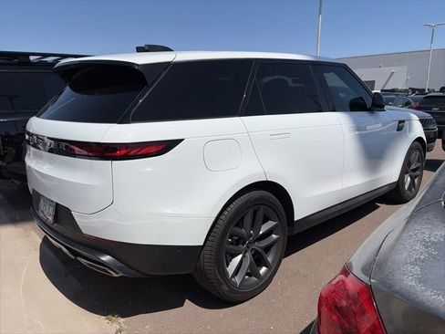 Used 2025 Land Rover Range Rover Sport SE AWD/4WD image 3