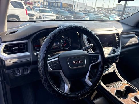 Used 2023 GMC Acadia SLE FWD image 6