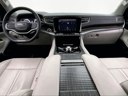 Used 2024 Jeep Wagoneer L Series II w/ Flexible Seating Group image 7