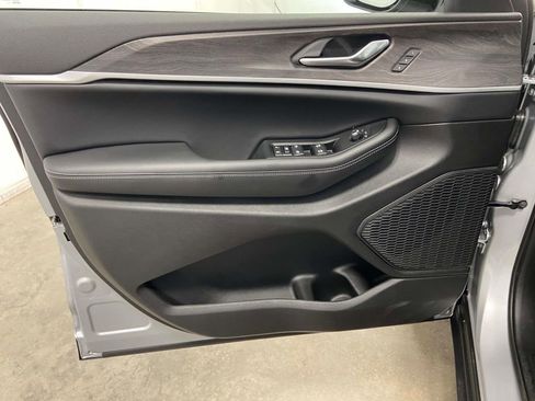 New 2025 Jeep Grand Cherokee Limited w/ Luxury Tech Group II image 10