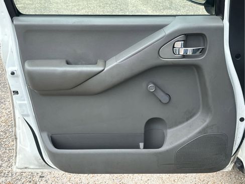 Used 2013 Nissan Frontier S image 18