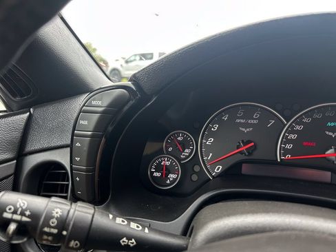 Used 2005 Chevrolet Corvette Convertible w/ Preferred Equipment Group RWD image 30