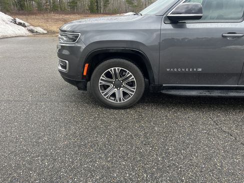 Used 2024 Jeep Wagoneer L Series II w/ Flexible Seating Group image 12