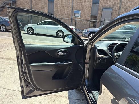 Used 2017 Jeep Cherokee Sport w/ Cold Weather Group FWD image 14