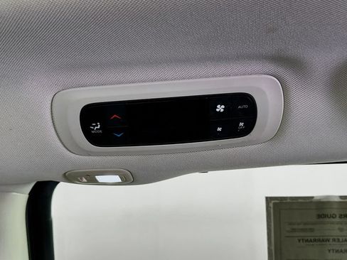 Used 2019 Chrysler Pacifica Limited FWD image 34