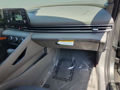 New 2026 Hyundai Elantra SE image 18