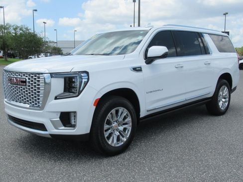 Used 2024 GMC Yukon XL Denali RWD image 3