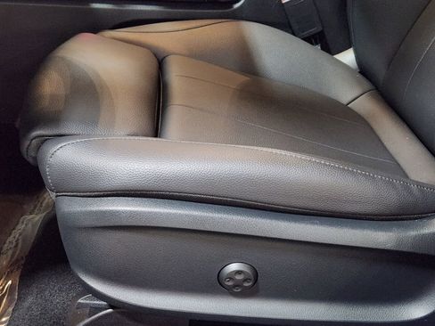 Used 2023 Mercedes-Benz EQB 300 4MATIC image 44