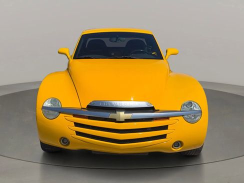 Used 2004 Chevrolet SSR w/ Preferred Equipment Group RWD image 8