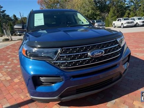 Used 2022 Ford Explorer XLT image 4