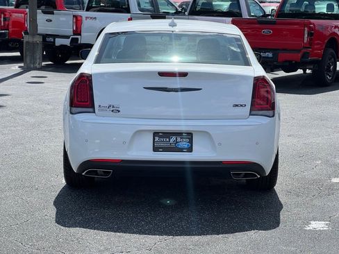 Used 2023 Chrysler 300 Touring w/ Safetytec Plus Group RWD image 4