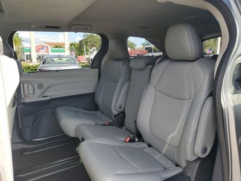 Used 2023 Toyota Sienna XLE image 11