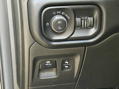 Used 2019 RAM 1500 Big Horn AWD/4WD image 30