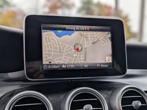 Used 2018 Mercedes-Benz GLC 300 4MATIC image 24