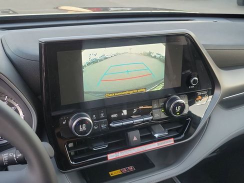 New 2026 Toyota Highlander XLE image 32