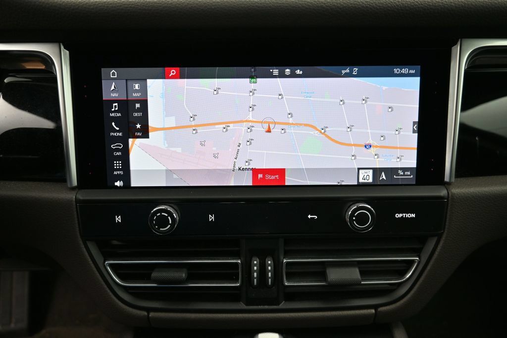Certified 2023 Porsche Macan AWD/4WD image 11