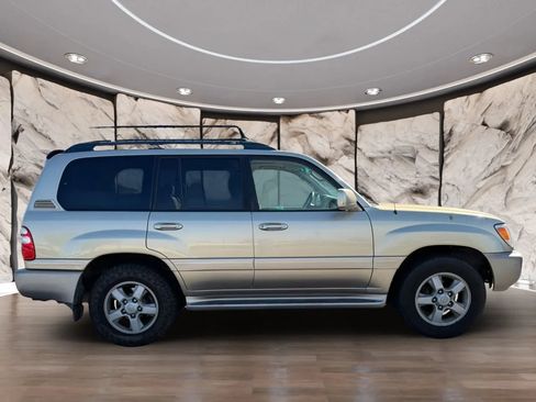 Used 2004 Toyota Land Cruiser w/ Convenience Pkg AWD/4WD image 4