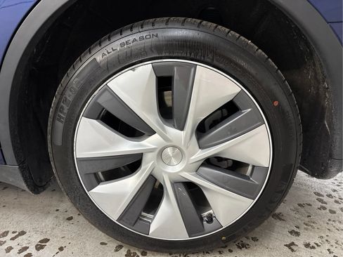 Used 2023 Tesla Model Y Long Range AWD/4WD image 30