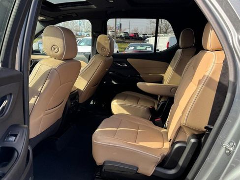 Used 2023 Chevrolet Traverse Premier image 10