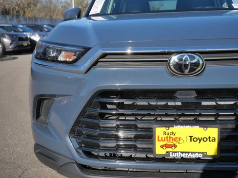 Certified 2025 Toyota Grand Highlander FWD image 17