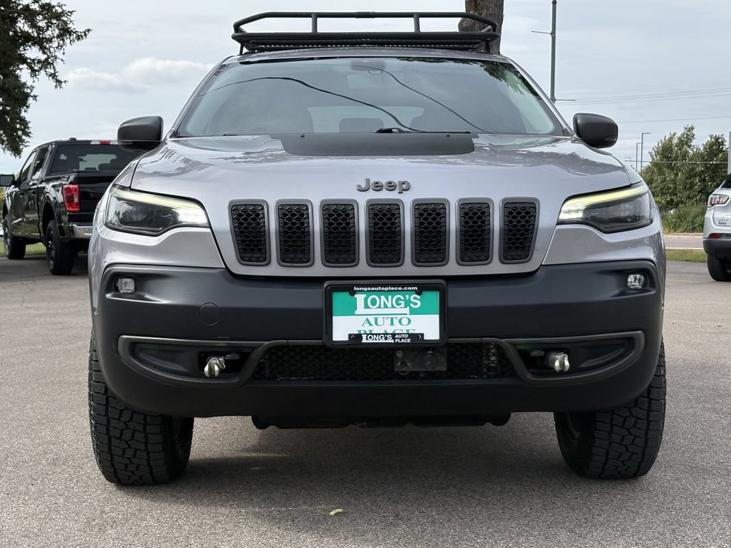 Used 2019 Jeep Cherokee Trailhawk AWD/4WD image 3