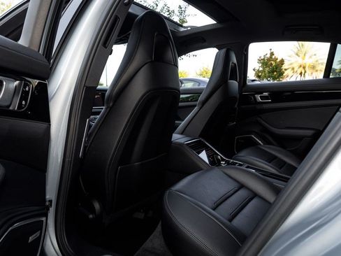 Used 2021 Porsche Panamera image 23