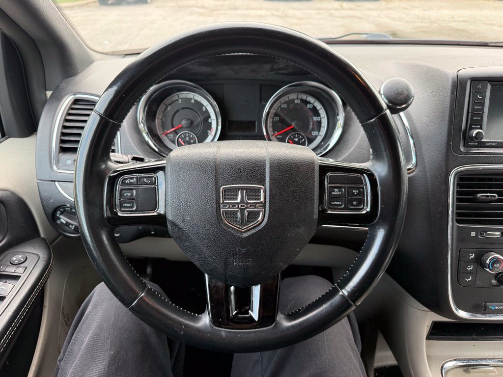 Used 2019 Dodge Grand Caravan SXT FWD image 12
