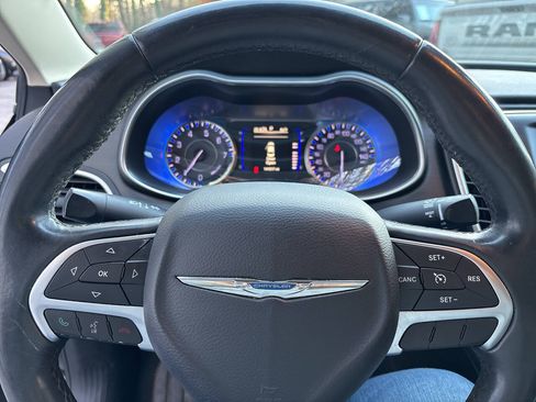 Used 2016 Chrysler 200 Limited FWD image 10