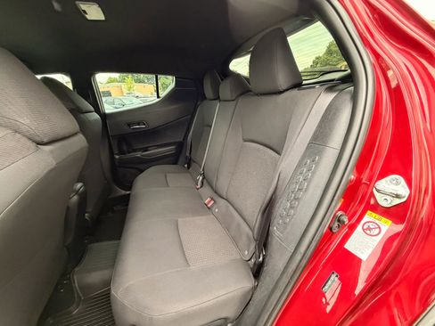 Used 2018 Toyota C-HR XLE FWD image 16