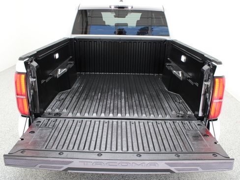 Used 2025 Toyota Tacoma TRD Off-Road AWD/4WD image 31